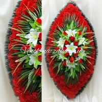 Венок "Элитный-51" с лилиями и красной гвоздикой