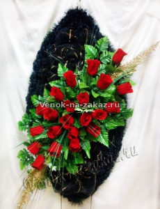 Ритуальный венок "Элитный-29" с бархатными розами на черном фоне с золотом