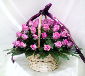 Ритуальная корзина из 50 розовых роз