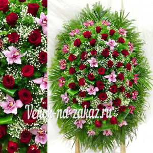 Венок из живых цветов на похороны с темно-розовыми орхидеями и бордовыми розами №56, 140 cм