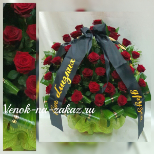 Ритуальная корзина на похороны из роз и аспидистры "Роза-4"