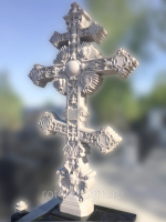 Мемориальный комплекс с резным крестом